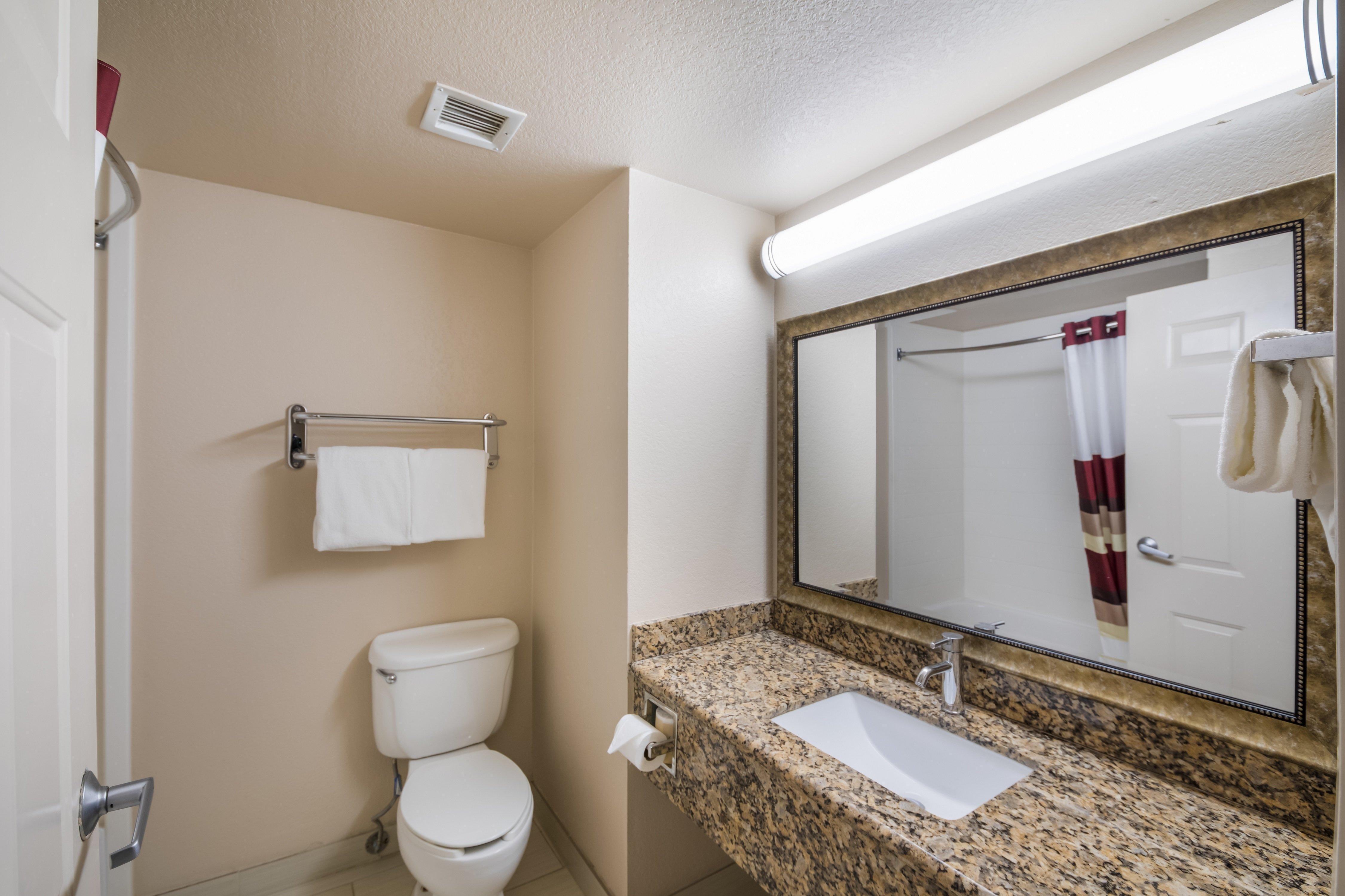 Red Roof Inn & Suites Austin East - Manor Exterior foto
