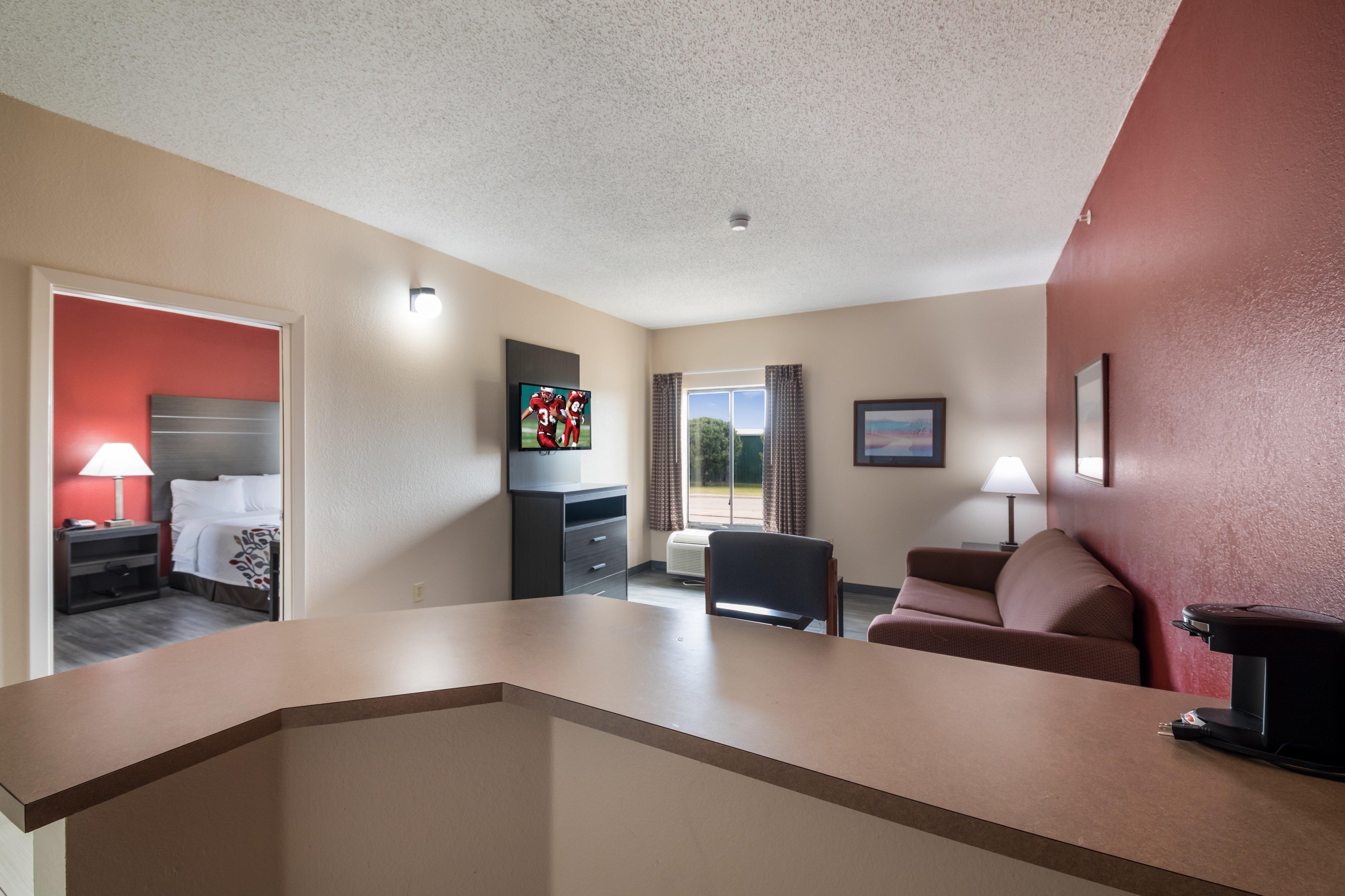 Red Roof Inn & Suites Austin East - Manor Exterior foto